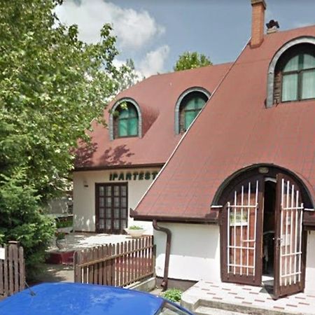 Отель Centrum Apartman Хайдусобосло Экстерьер фото