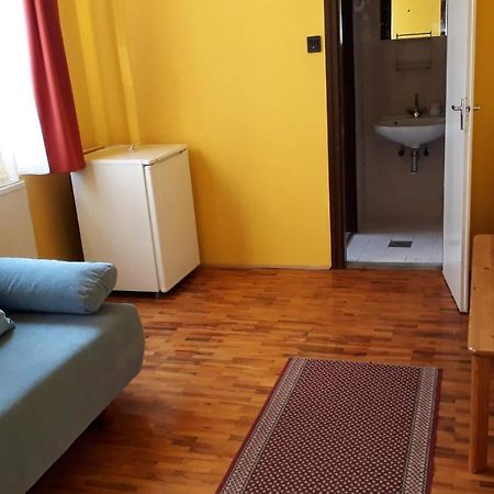 Отель Centrum Apartman Хайдусобосло Экстерьер фото