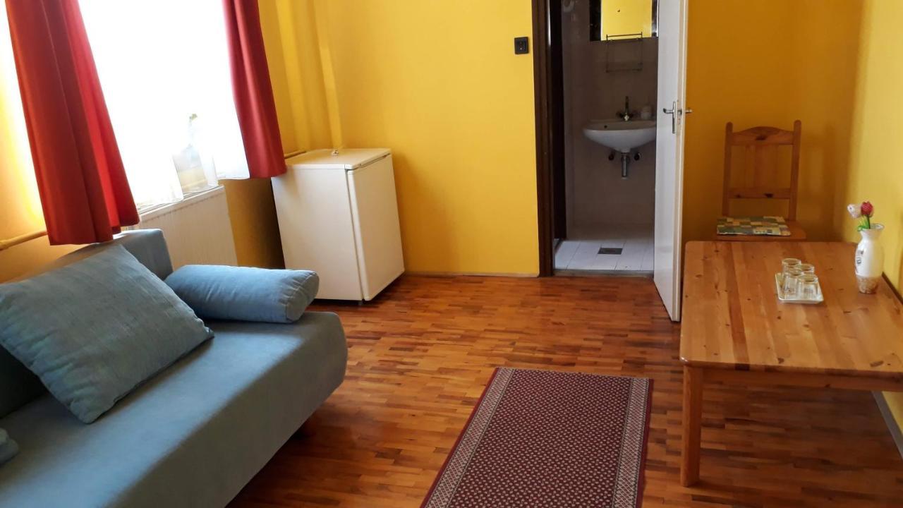 Отель Centrum Apartman Хайдусобосло Экстерьер фото