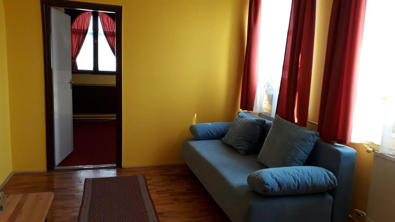 Отель Centrum Apartman Хайдусобосло Экстерьер фото